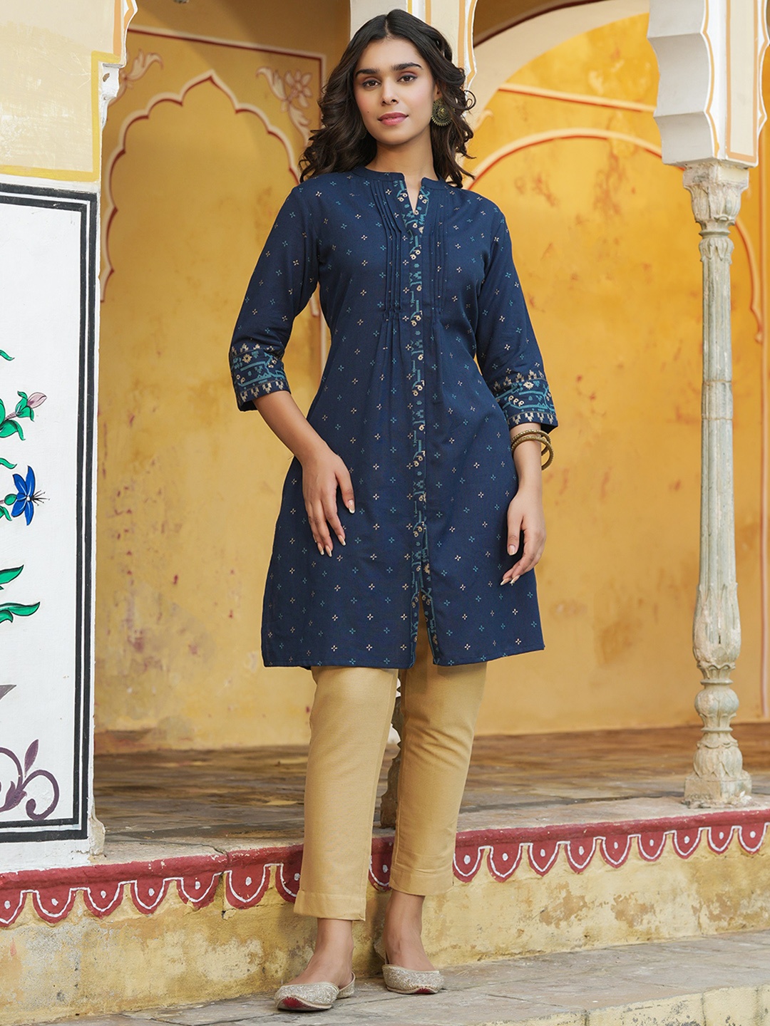 

Juniper Women Floral Printed Pure Cotton Kurti, Blue