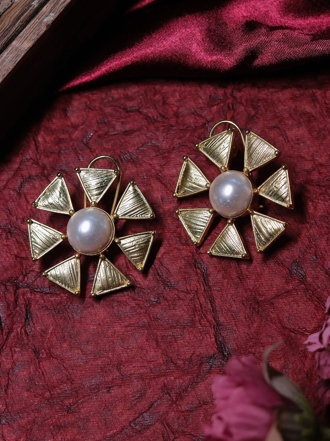 

Ishhaara Gold- Plated Floral Studs Earrings
