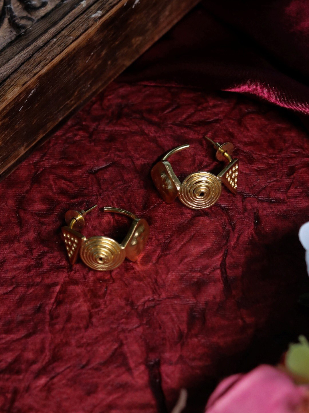 

Ishhaara Gold- Plated Geometric Half Hoop Earrings