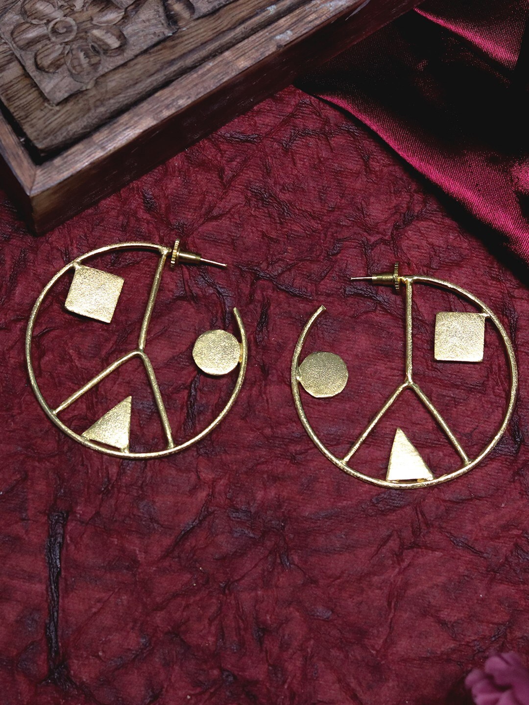 

Ishhaara Gold-Plated Geometric Half Hoop Earrings