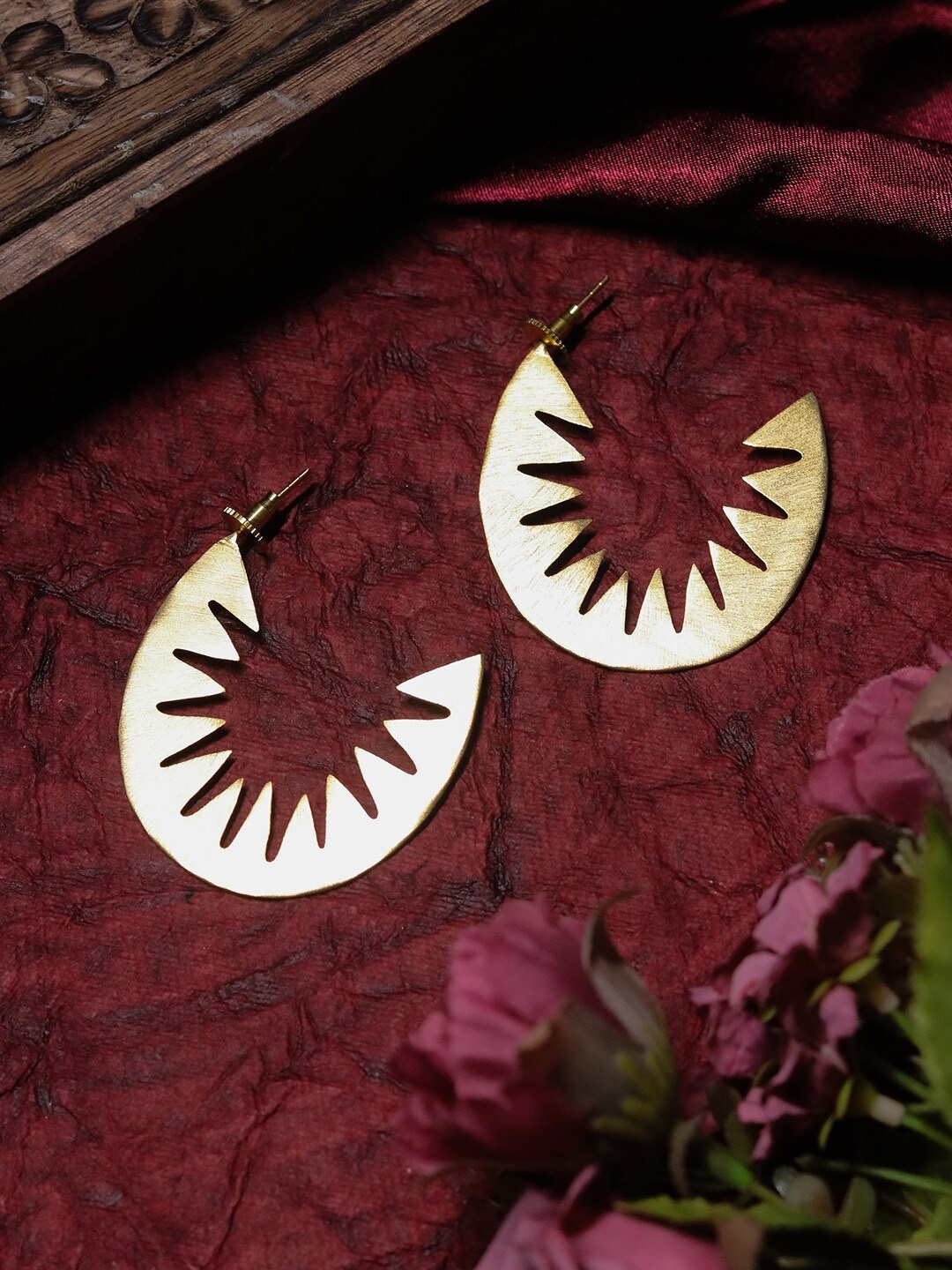 

Ishhaara Gold-Plated Contemporary Half Hoop Earrings