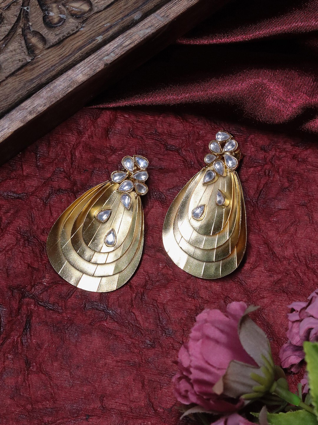 

Ishhaara Gold-Plated Teardrop Shaped Drop Earrings