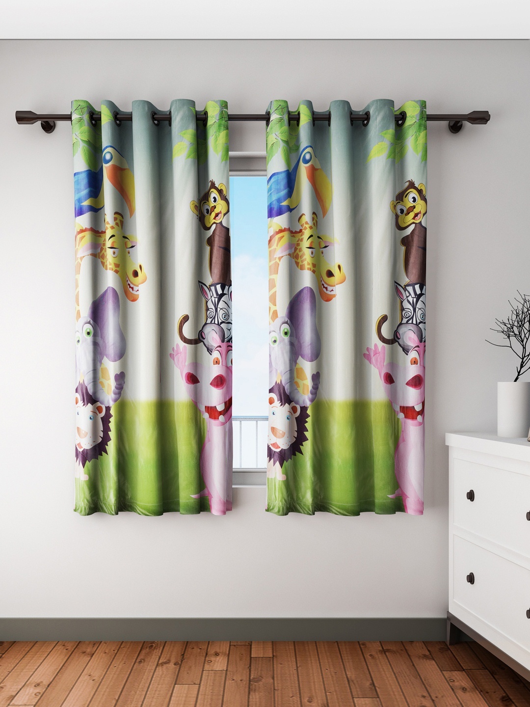 

Cortina Set of 2 Green & Multicoloured Digital Print Window Curtains