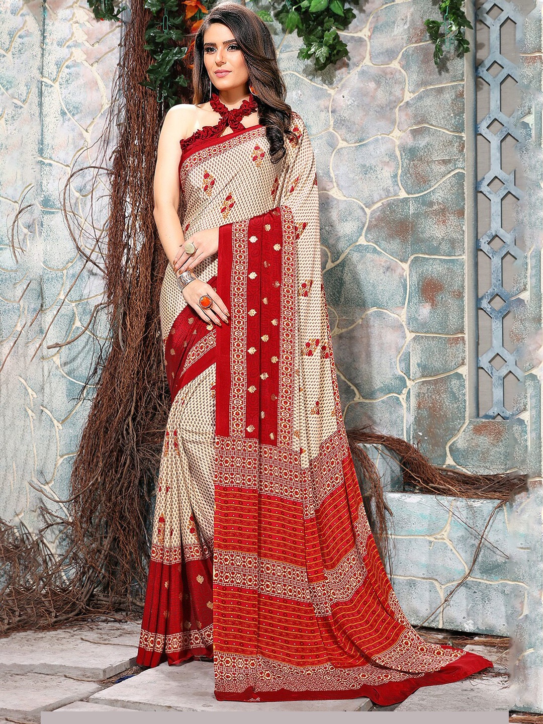 

Kasak Floral Pure Crepe Saree, Red
