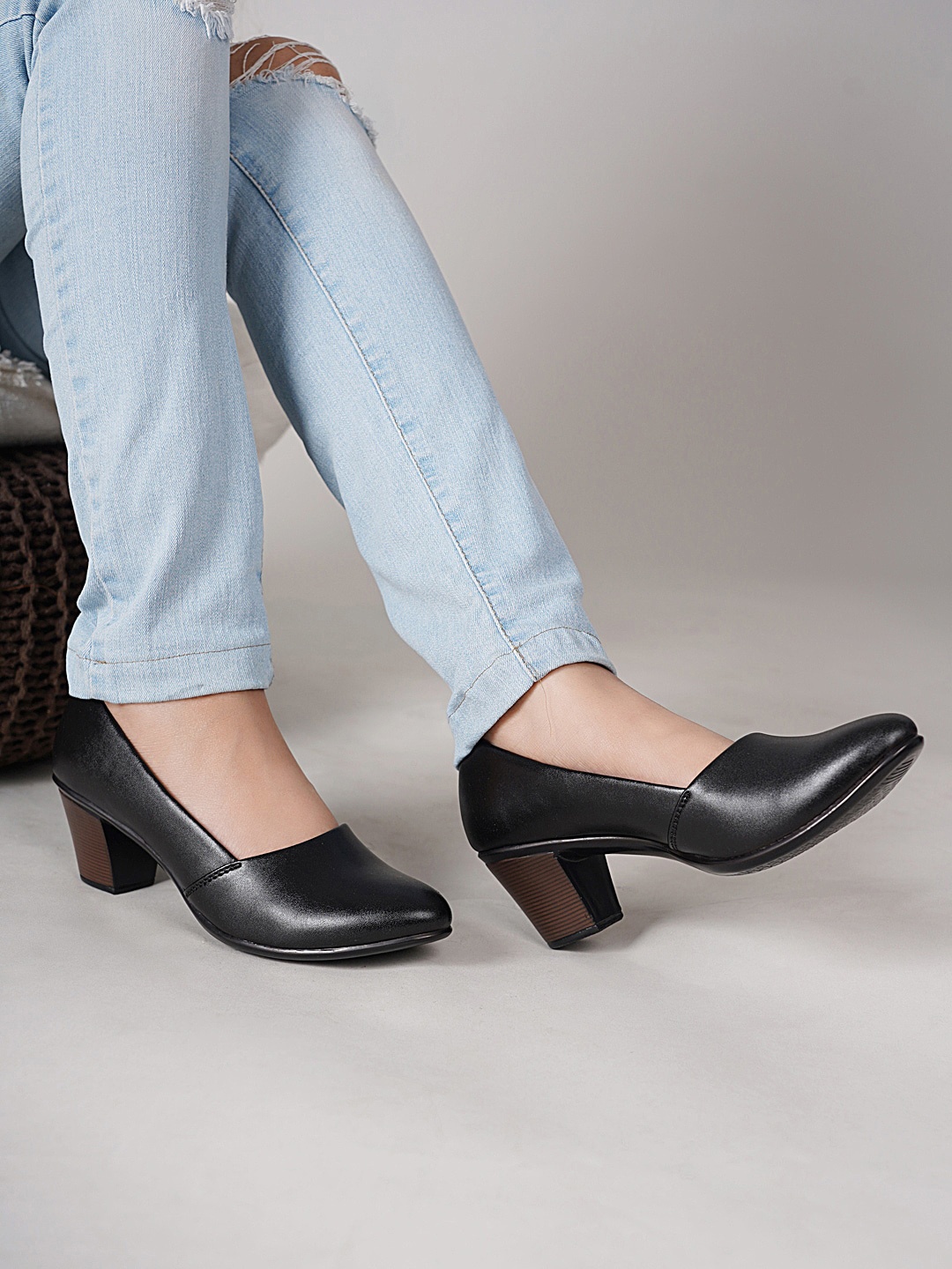 

DressBerry PU Block Mules, Black