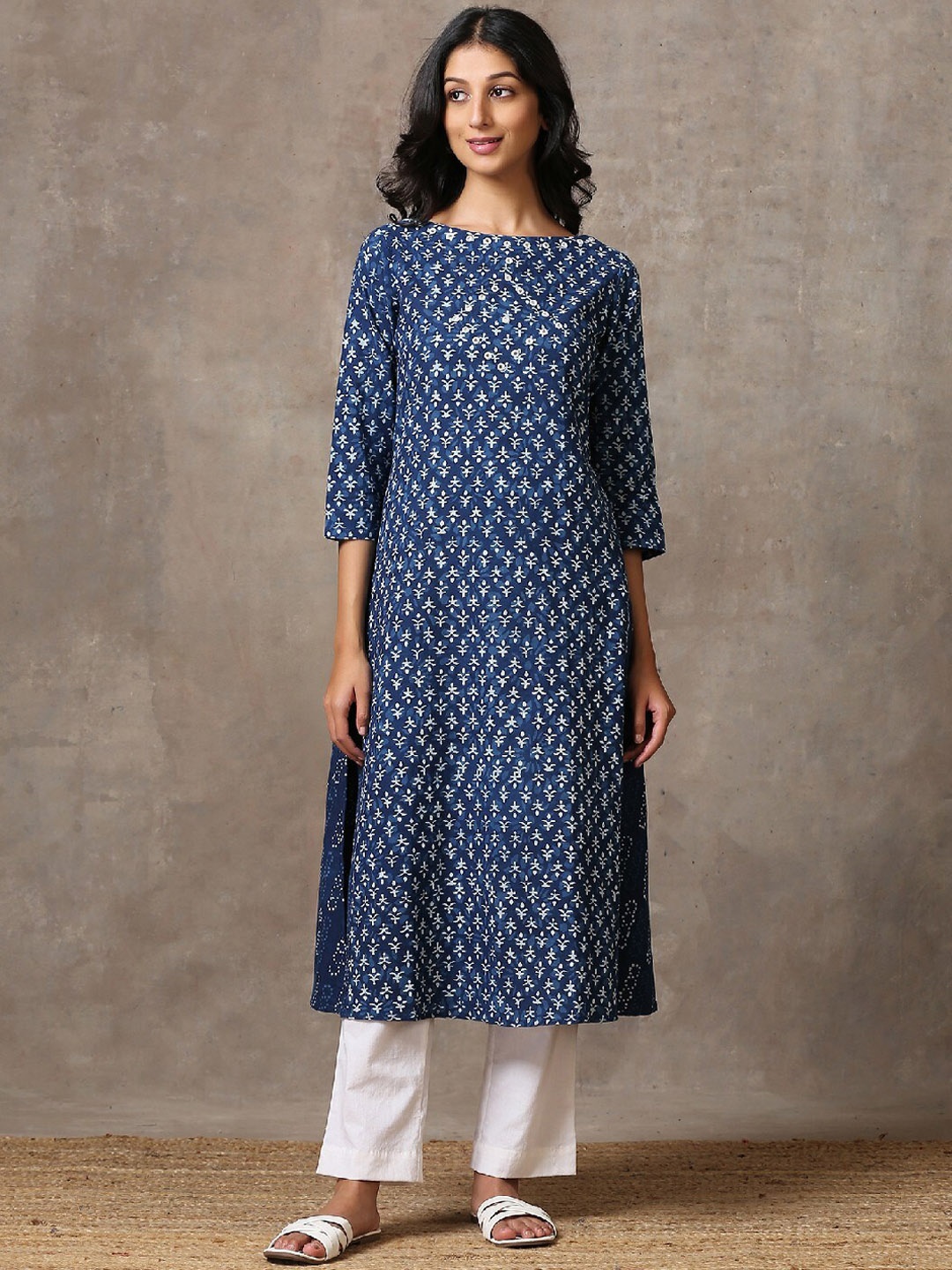 

OKHAI Women Floral Printed Mirror Work Handloom Cotton Kurta, Blue
