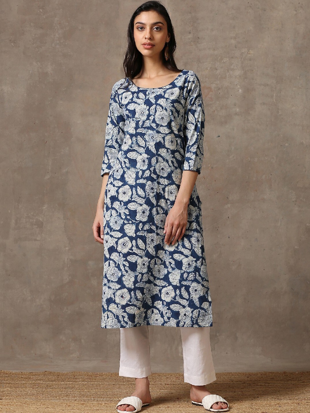 

OKHAI Women Cotton Floral Printed Handloom Kurta, Blue