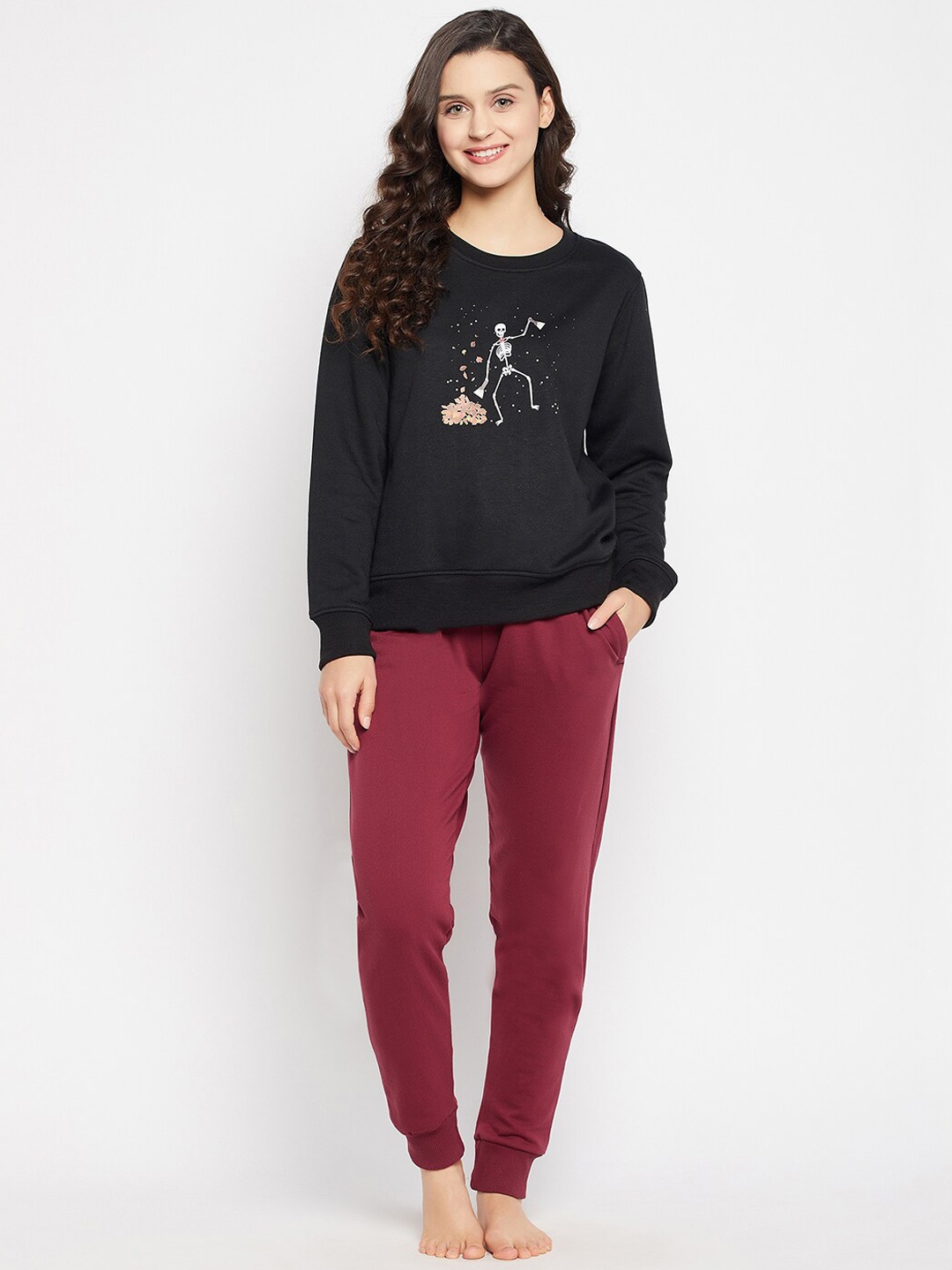 

Clovia Women Printed Fleece Night suit, Black