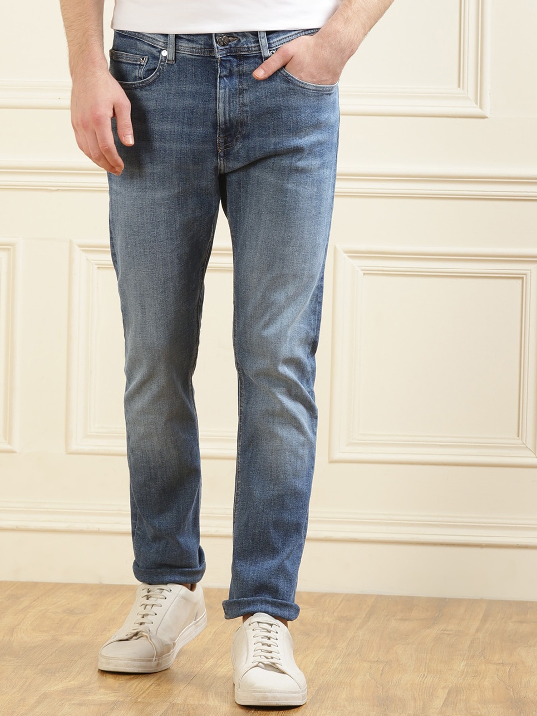 

Karl Lagerfeld Men Mildly Distressed Heavy Fade Jeans, Navy blue