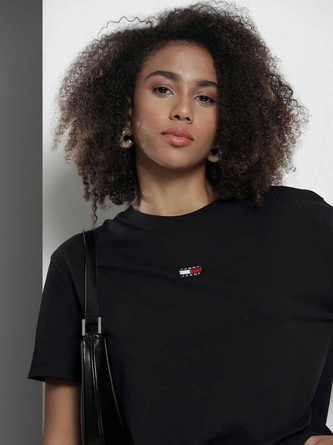 

Tommy Hilfiger Women Brand Logo Applique T-shirt, Black