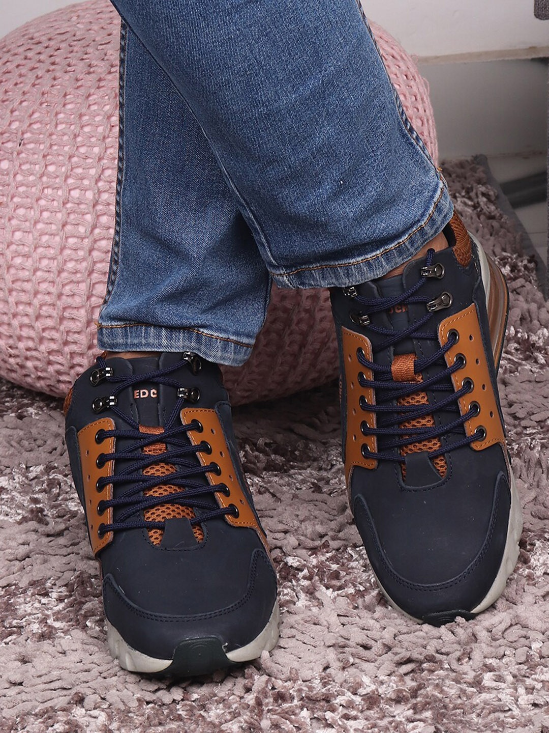 

Red Chief Men Colourblocked Leather Sneakers, Navy blue