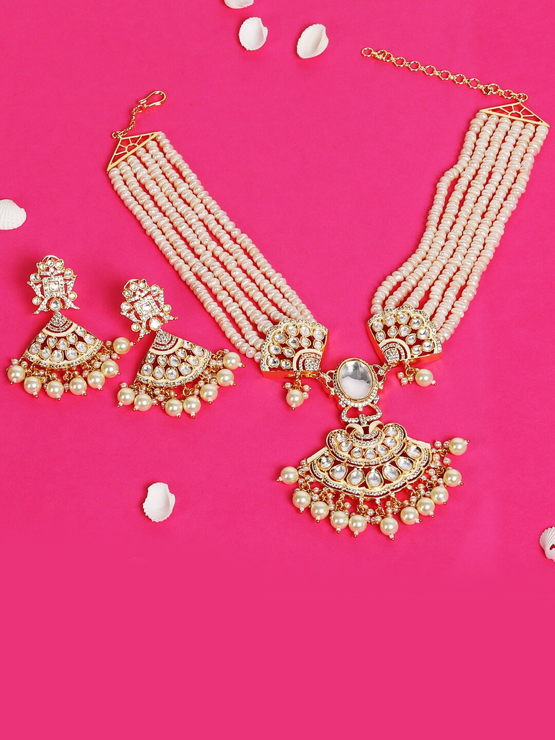 

AURAA TRENDS Kundan- Choker Necklace Set, Gold