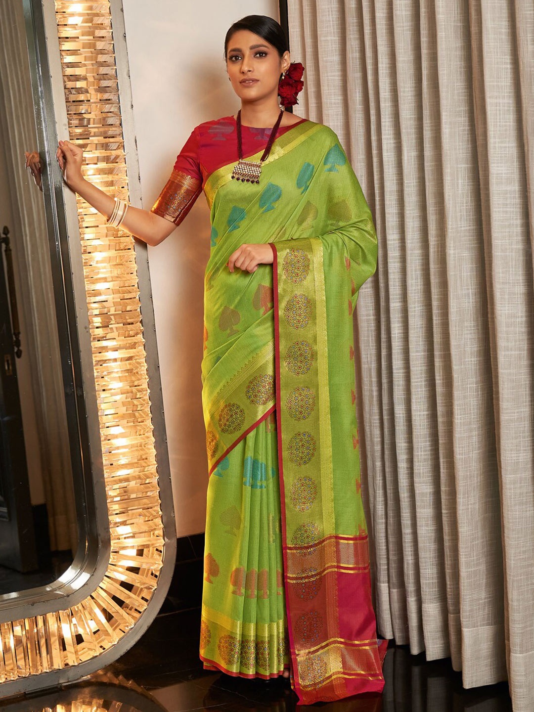 

SANGAM PRINTS Woven Design Zari Saree, Green