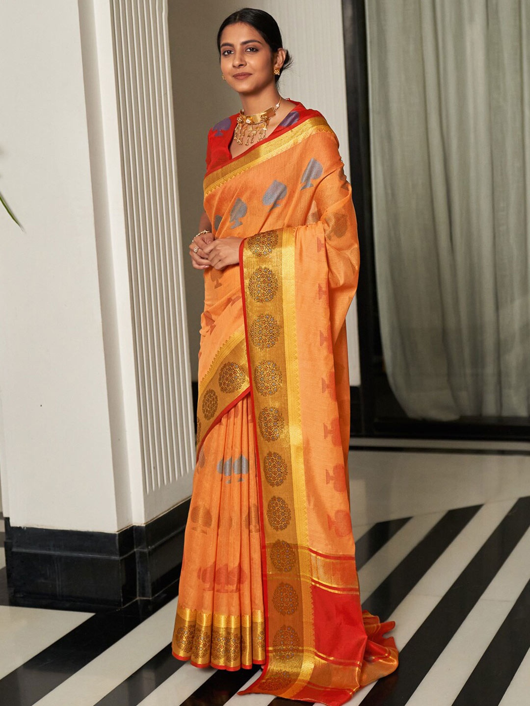 

SANGAM PRINTS Woven Design Zari Saree, Peach