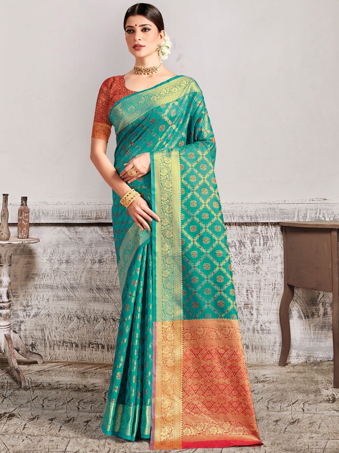 

SANGAM PRINTS Floral Zari Silk Blend Saree, Sea green