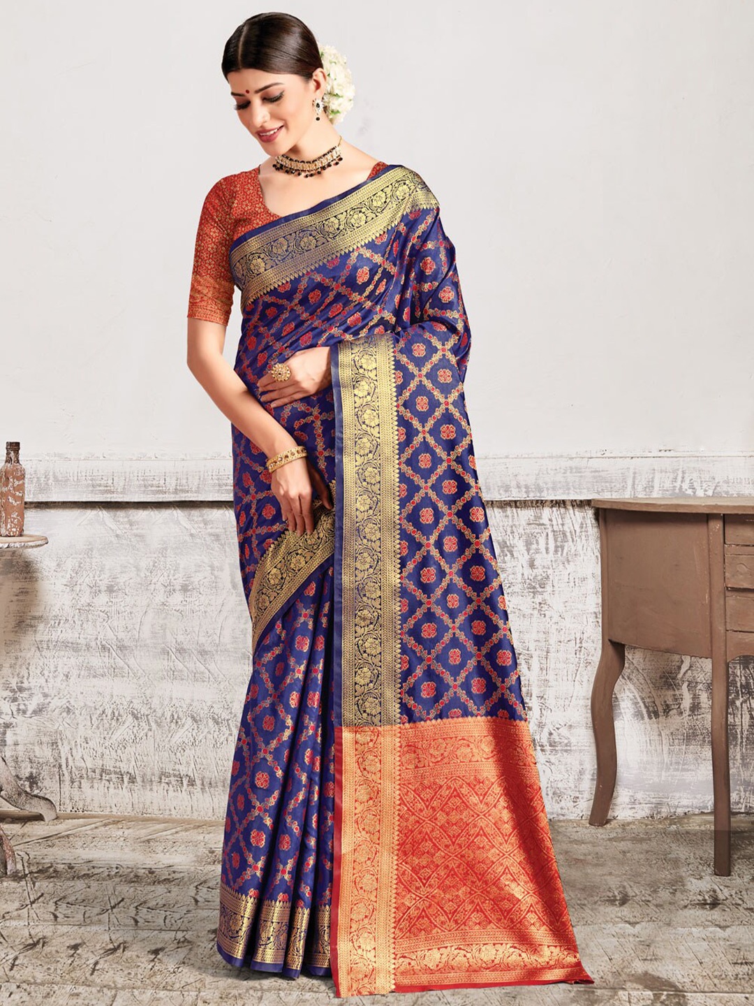 

SANGAM PRINTS Floral Zari Silk Blend Saree, Blue