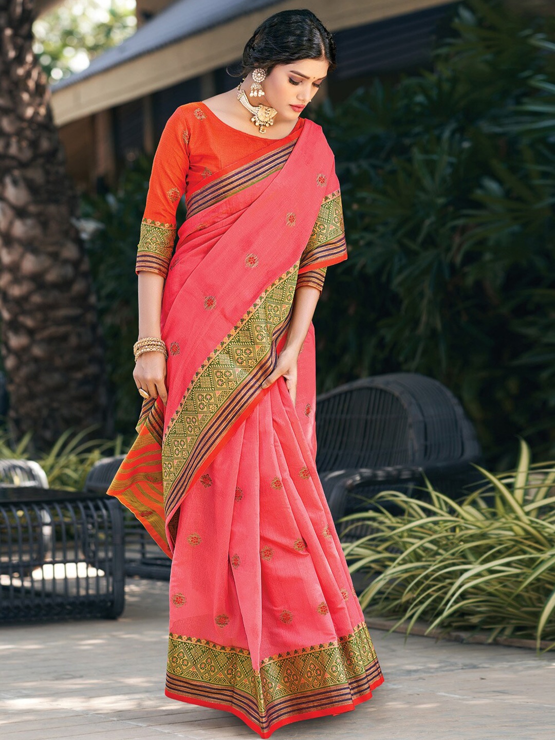 

SANGAM PRINTS Ethnic Motifs Zari Saree, Pink