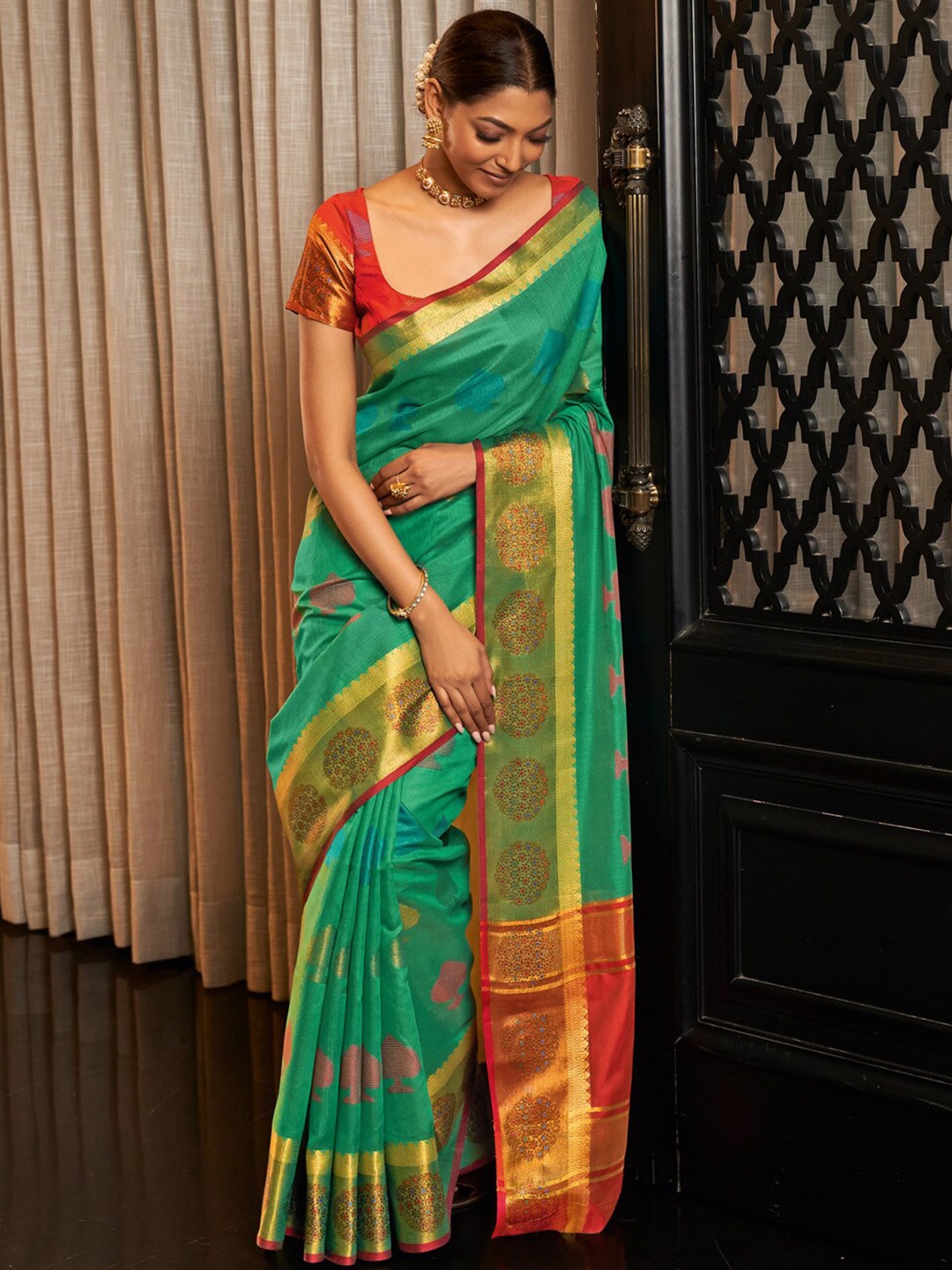 

SANGAM PRINTS Woven Design Zari Saree, Green