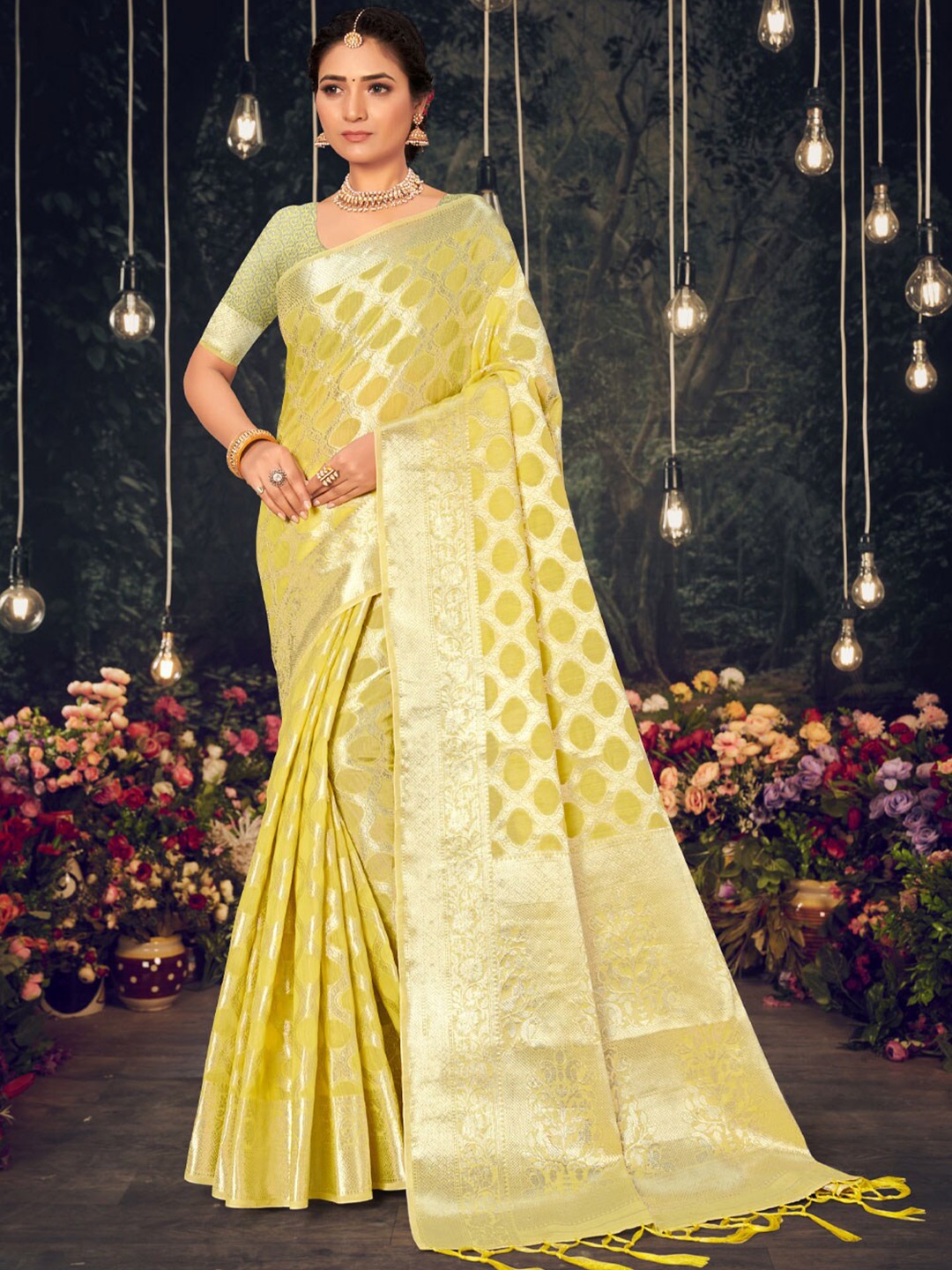 

SANGAM PRINTS Ethnic Motifs Zari Silk Blend Saree, Yellow