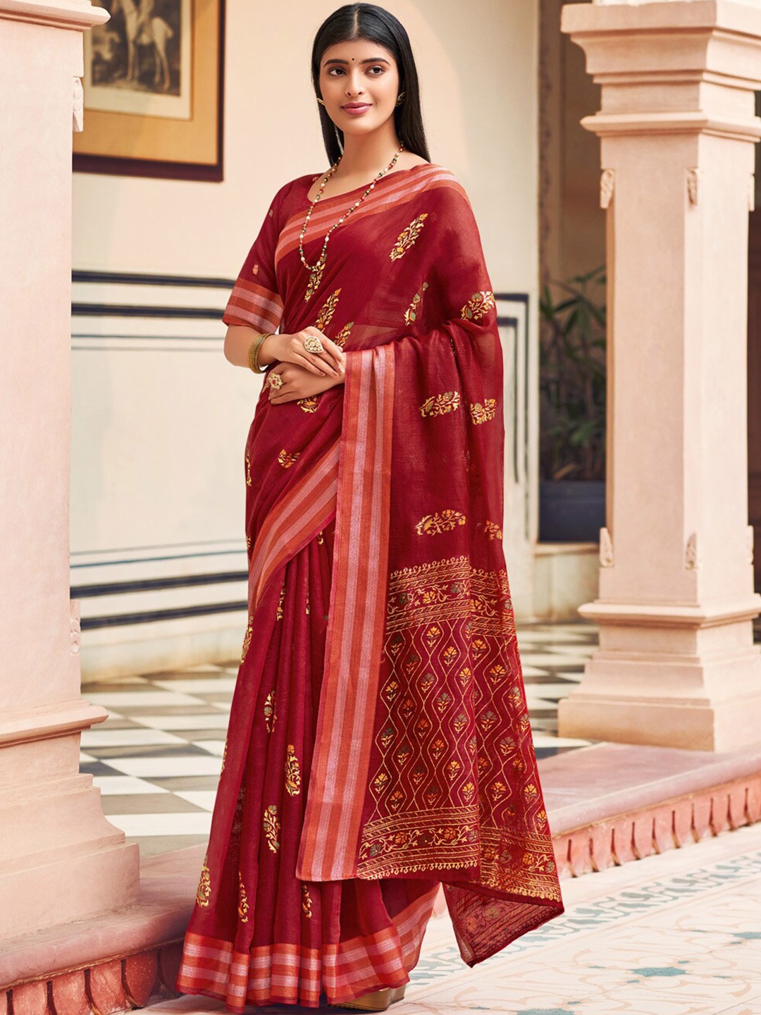 

SANGAM PRINTS Floral Saree, Maroon