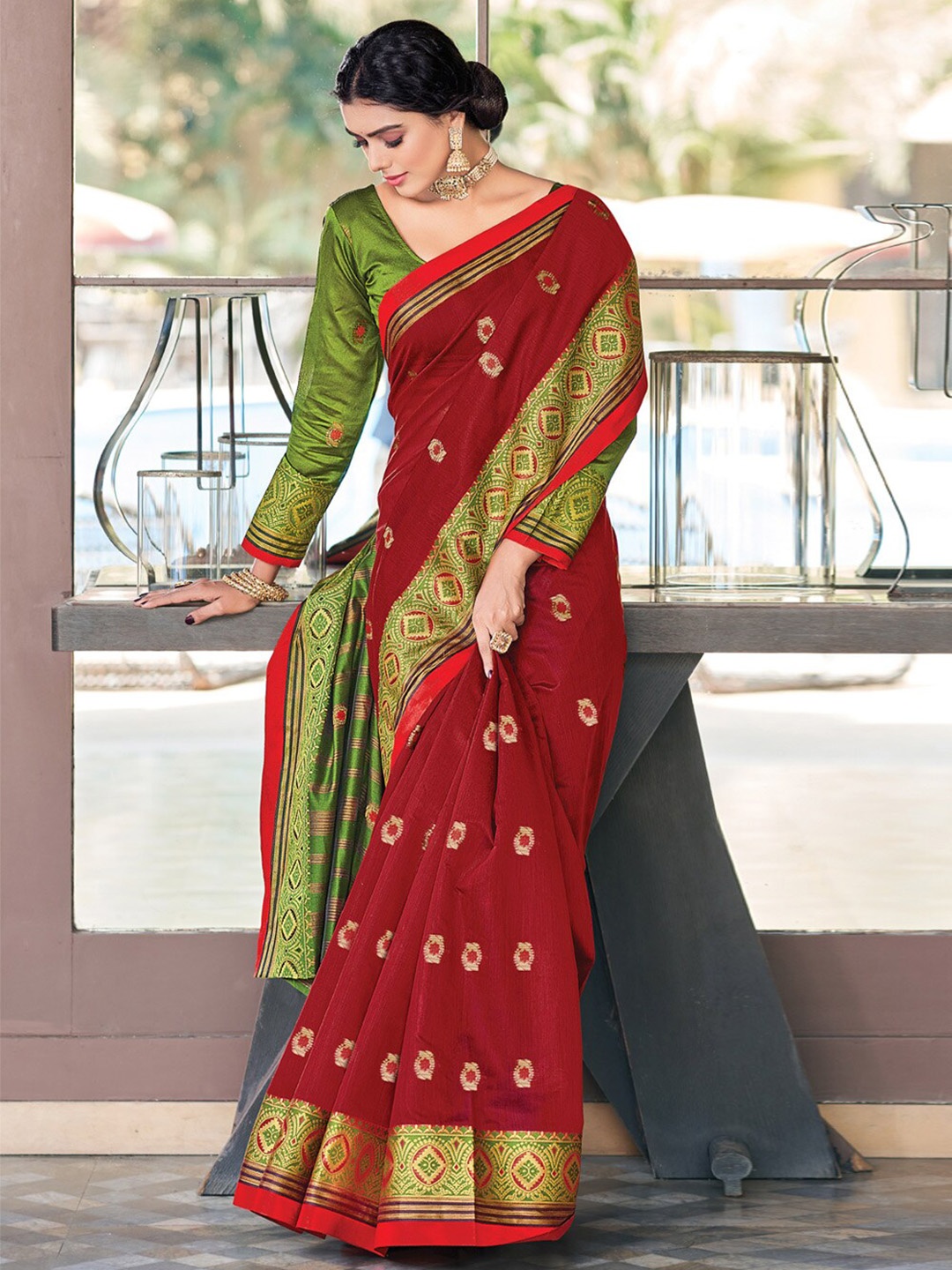 

SANGAM PRINTS Ethnic Motifs Zari Saree, Maroon