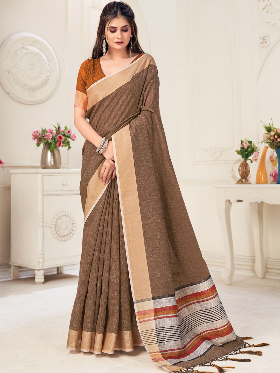 

SANGAM PRINTS Linen Blend Saree, Brown