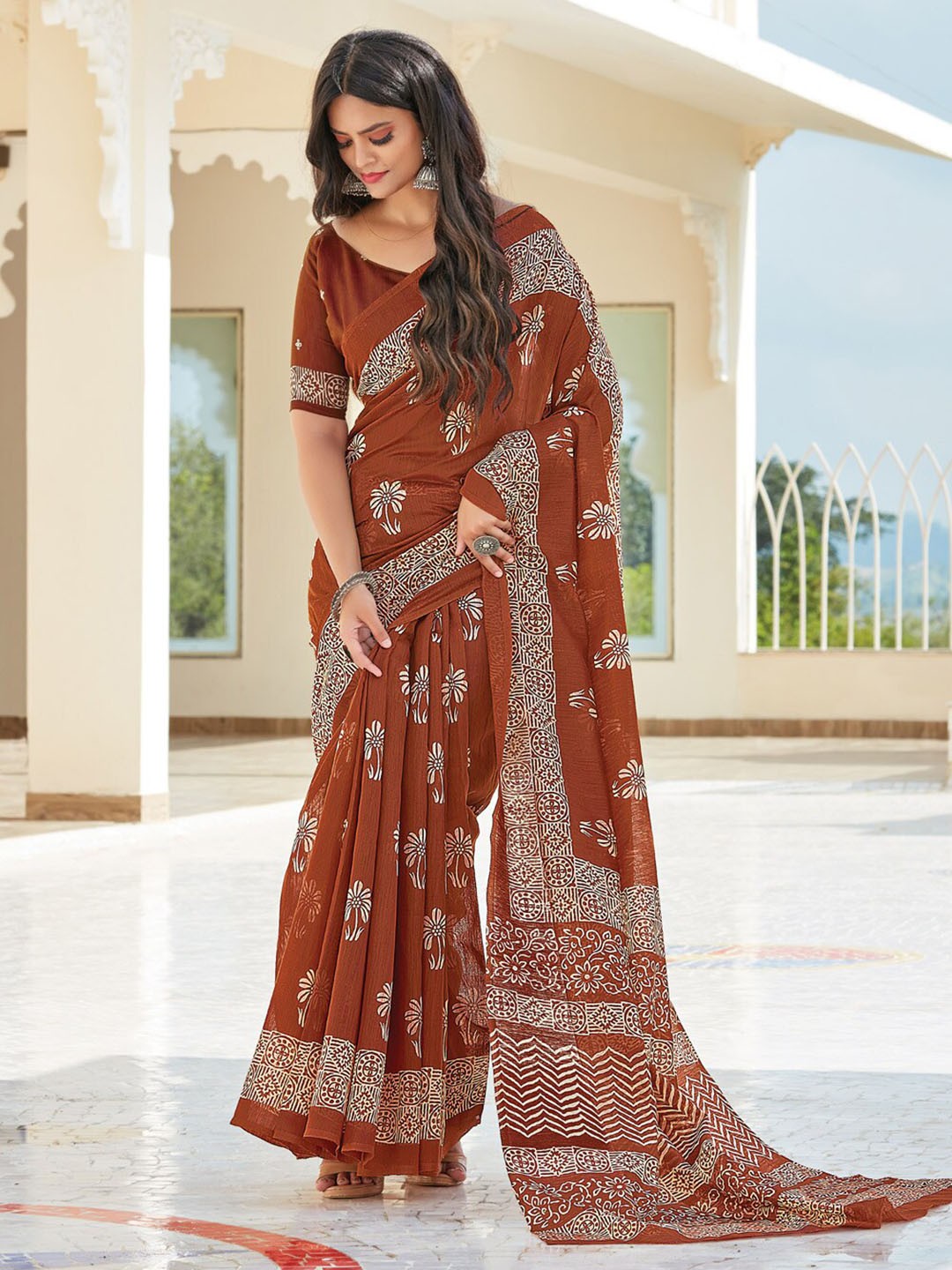 

SANGAM PRINTS Floral Saree, Brown