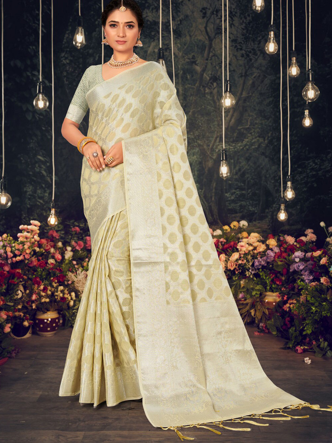 

SANGAM PRINTS Woven Design Zari Silk Blend Saree, Off white