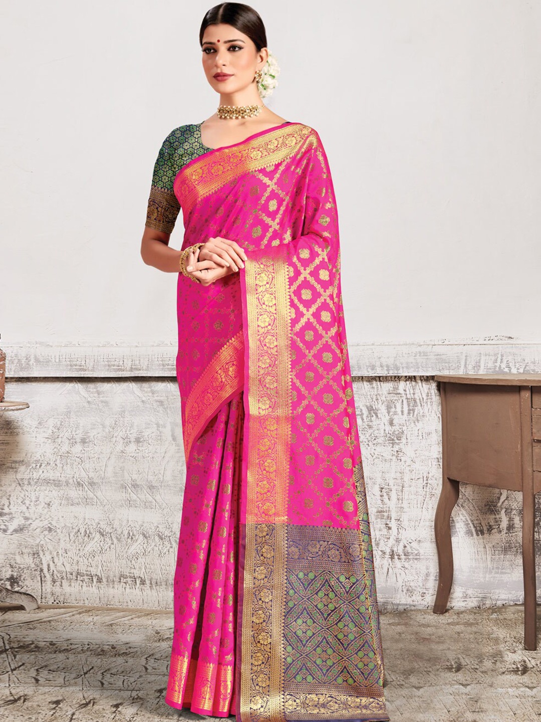 

SANGAM PRINTS Woven Design Zari Silk Blend Saree, Pink