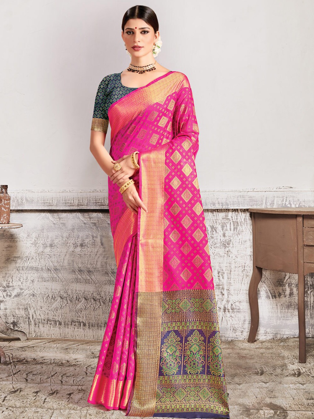 

SANGAM PRINTS Woven Design Zari Silk Blend Saree, Pink