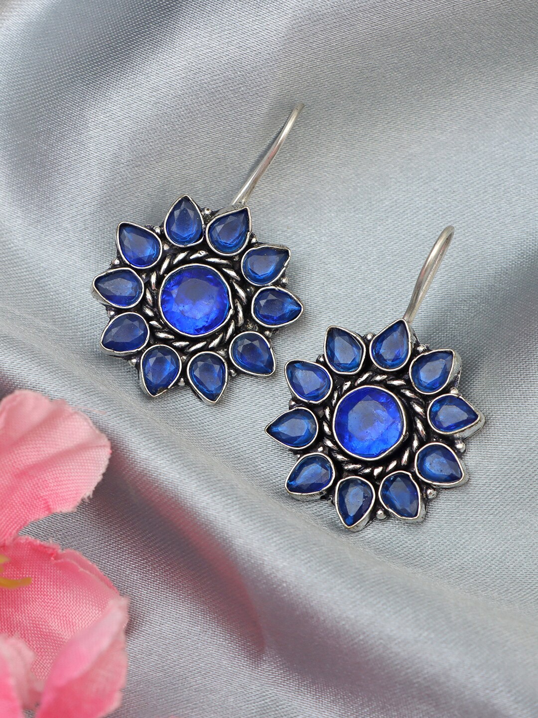 

Ozanoo Silver Plated Floral Drop Earrings