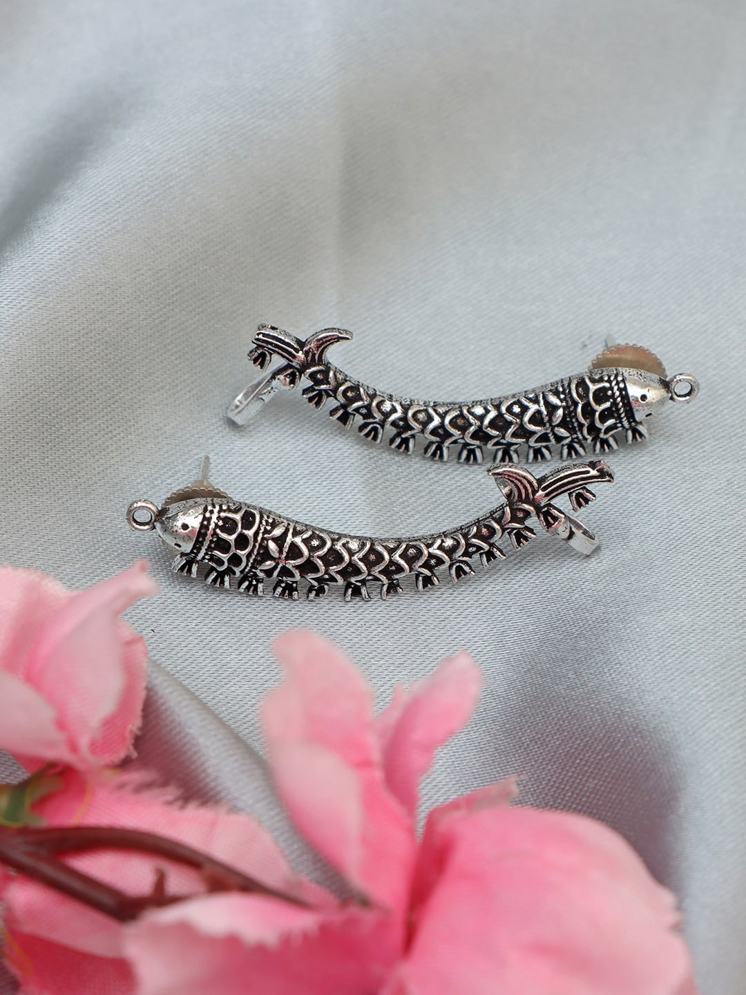 

Ozanoo Silver-Plated Oxidised Classic Ear Cuff Earrings