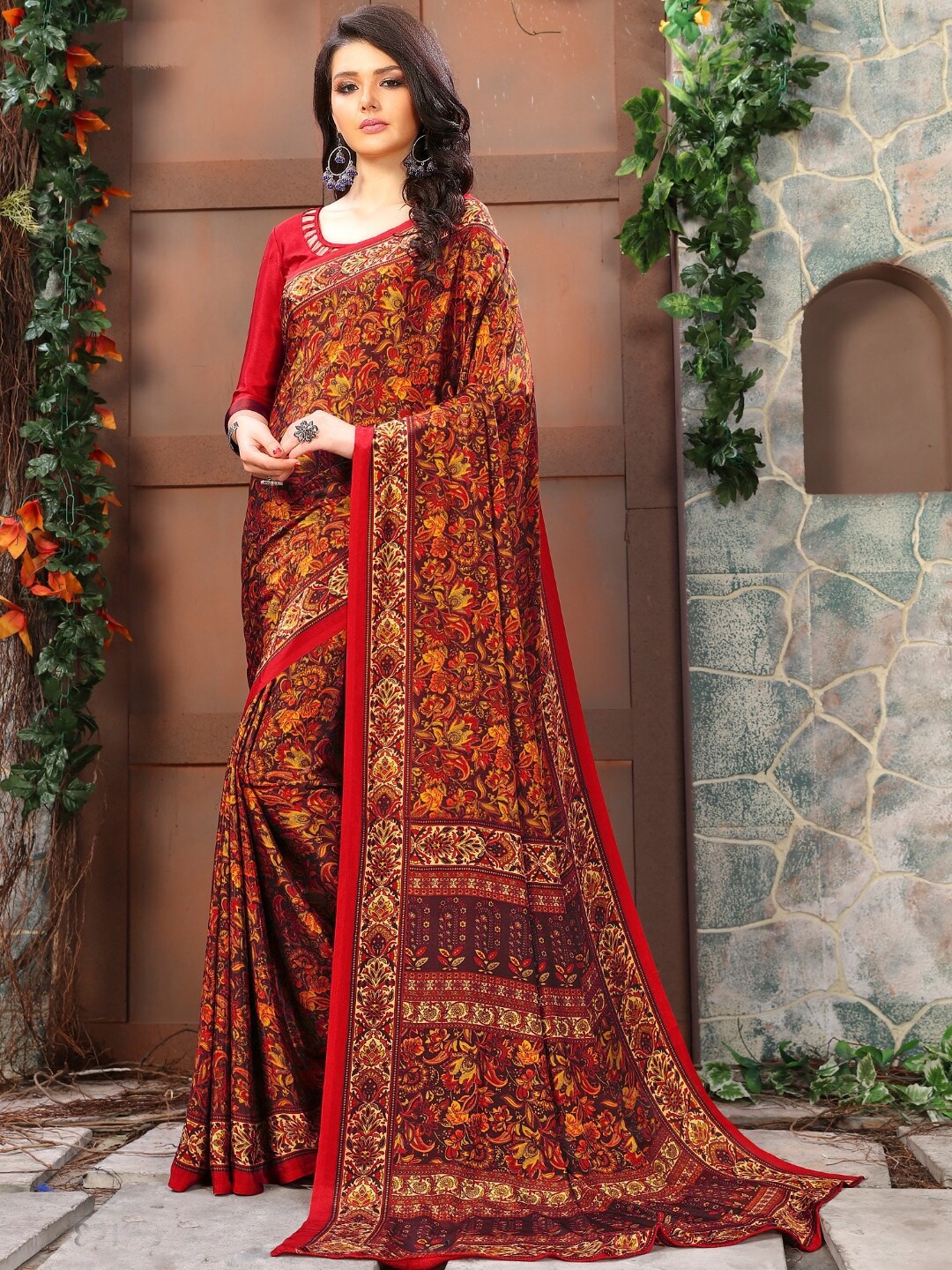 

Kasak Floral Pure Crepe Saree, Red