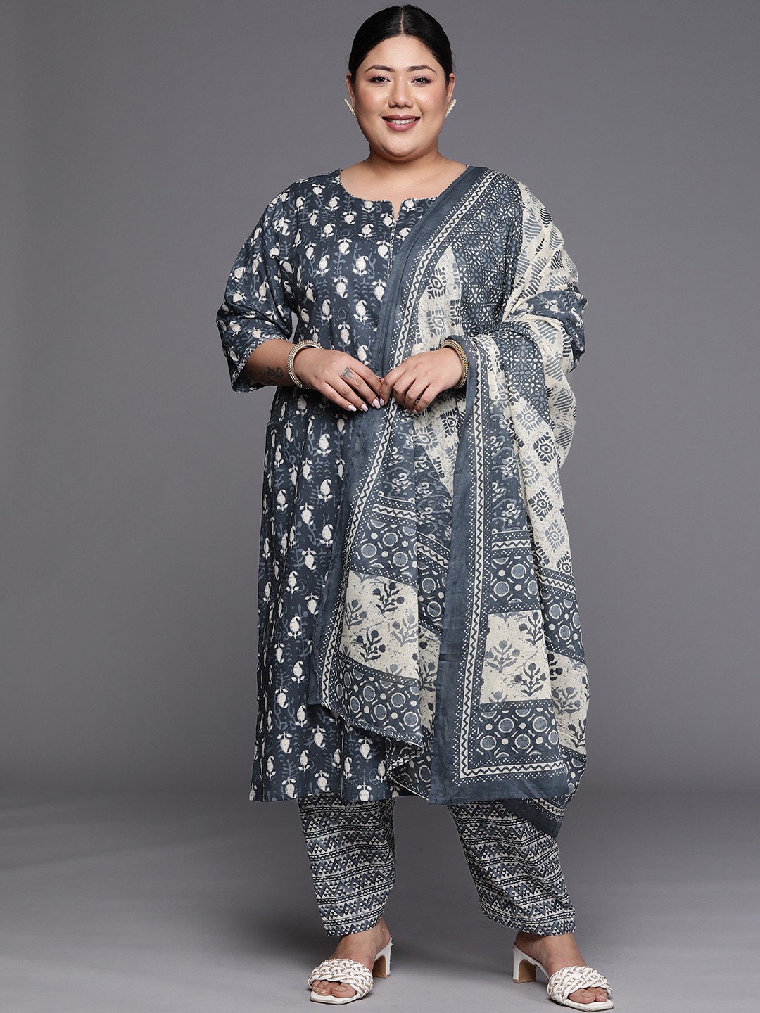 

EXTRA LOVE BY LIBAS Women Plus Size Printed Pure Cotton Kurta With Salwar & With Dupatta, Grey
