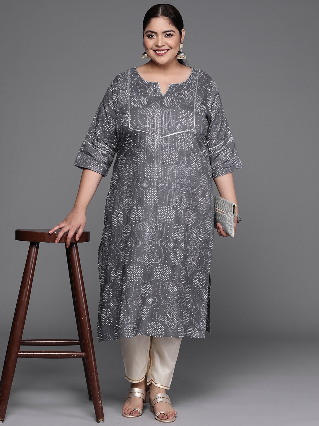

EXTRA LOVE BY LIBAS Women Plus Size Bandhani Printed Gotta Patti Kurta, Grey