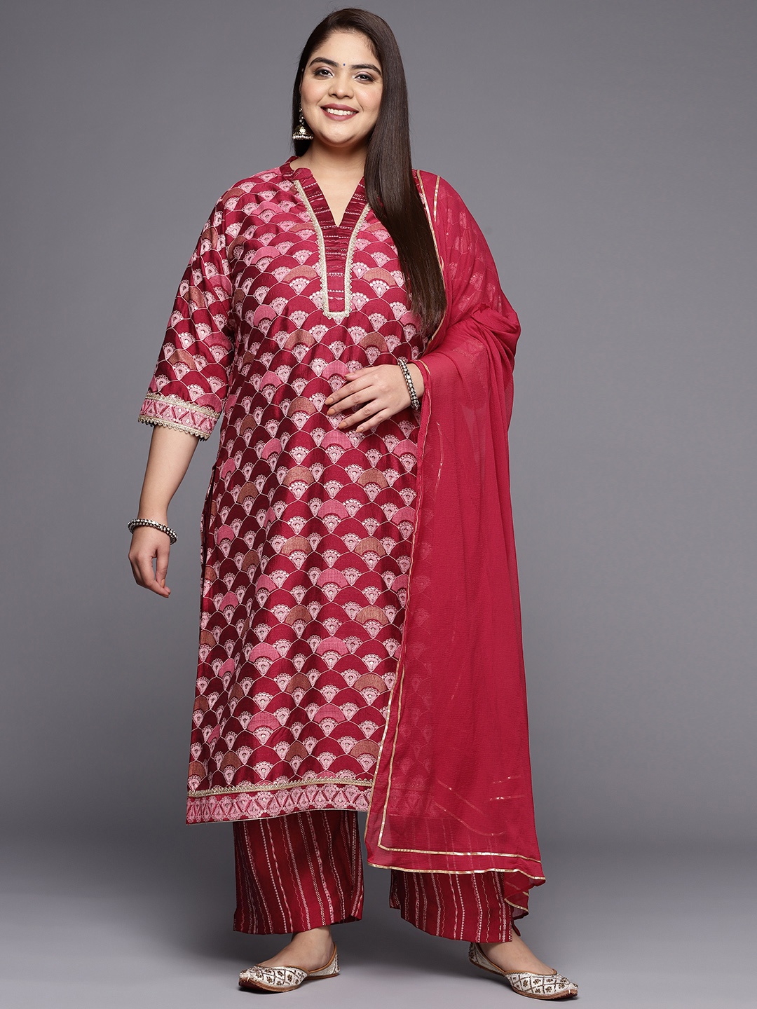 

EXTRA LOVE BY LIBAS Women Plus Size Printed Gotta Patti Kurta With Trousers & With Dupatta, Red