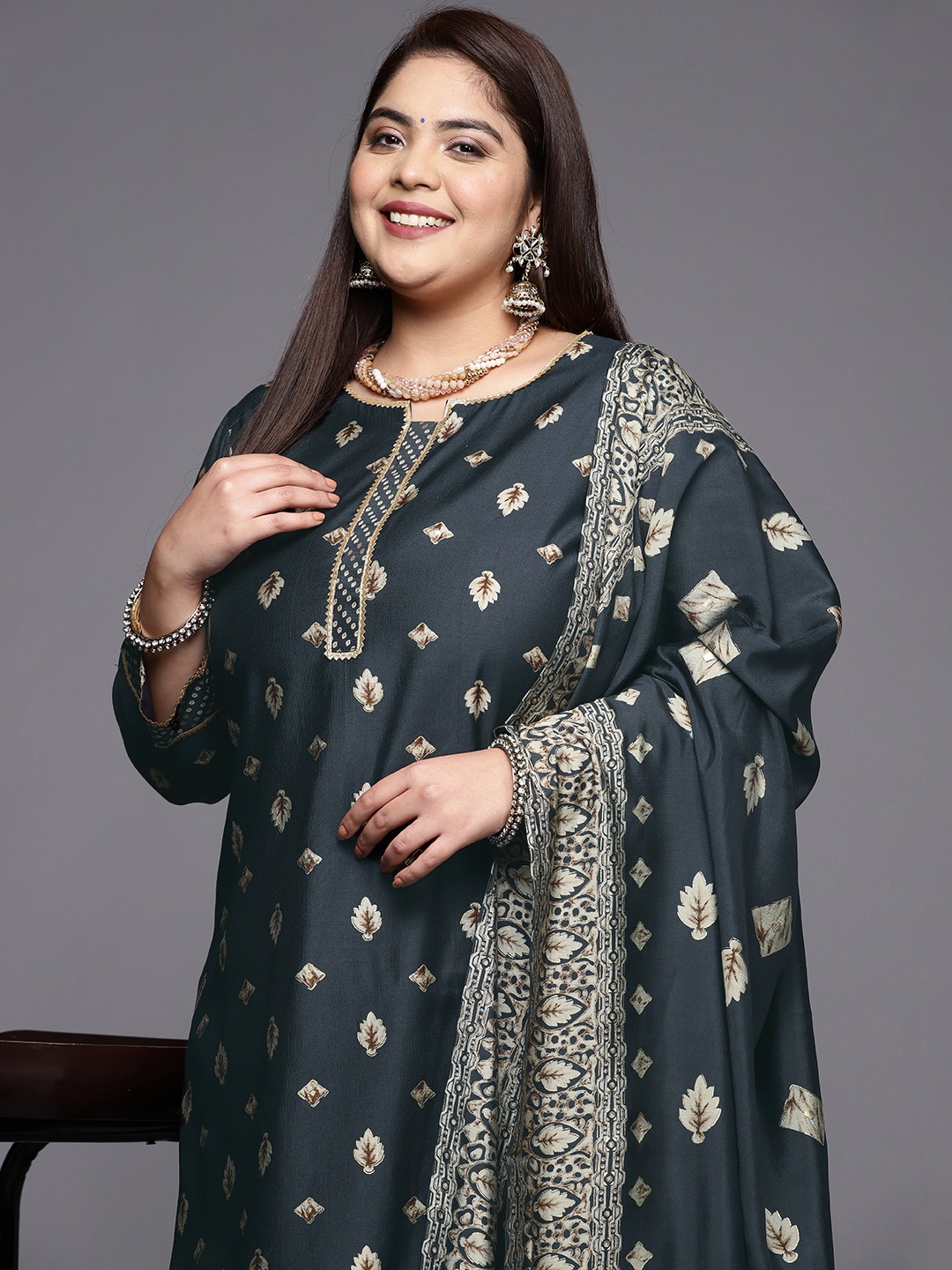 

EXTRA LOVE BY LIBAS Women Plus Size Printed Gotta Patti Kurta With Trousers & With Dupatta, Charcoal