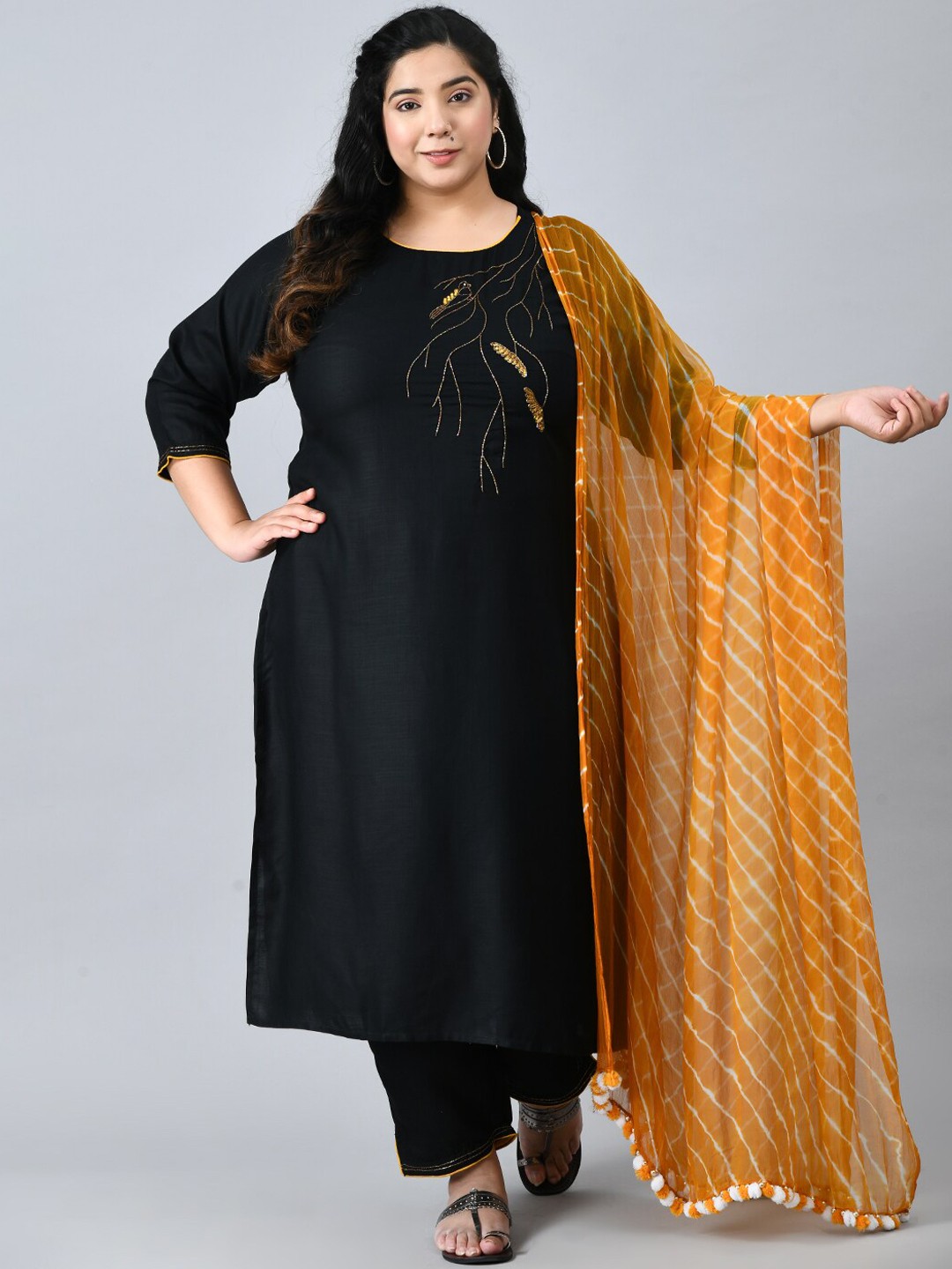 

PrettyPlus by Desinoor.com Plus Size Beads and Stones Kurta with Trousers & Dupatta, Black