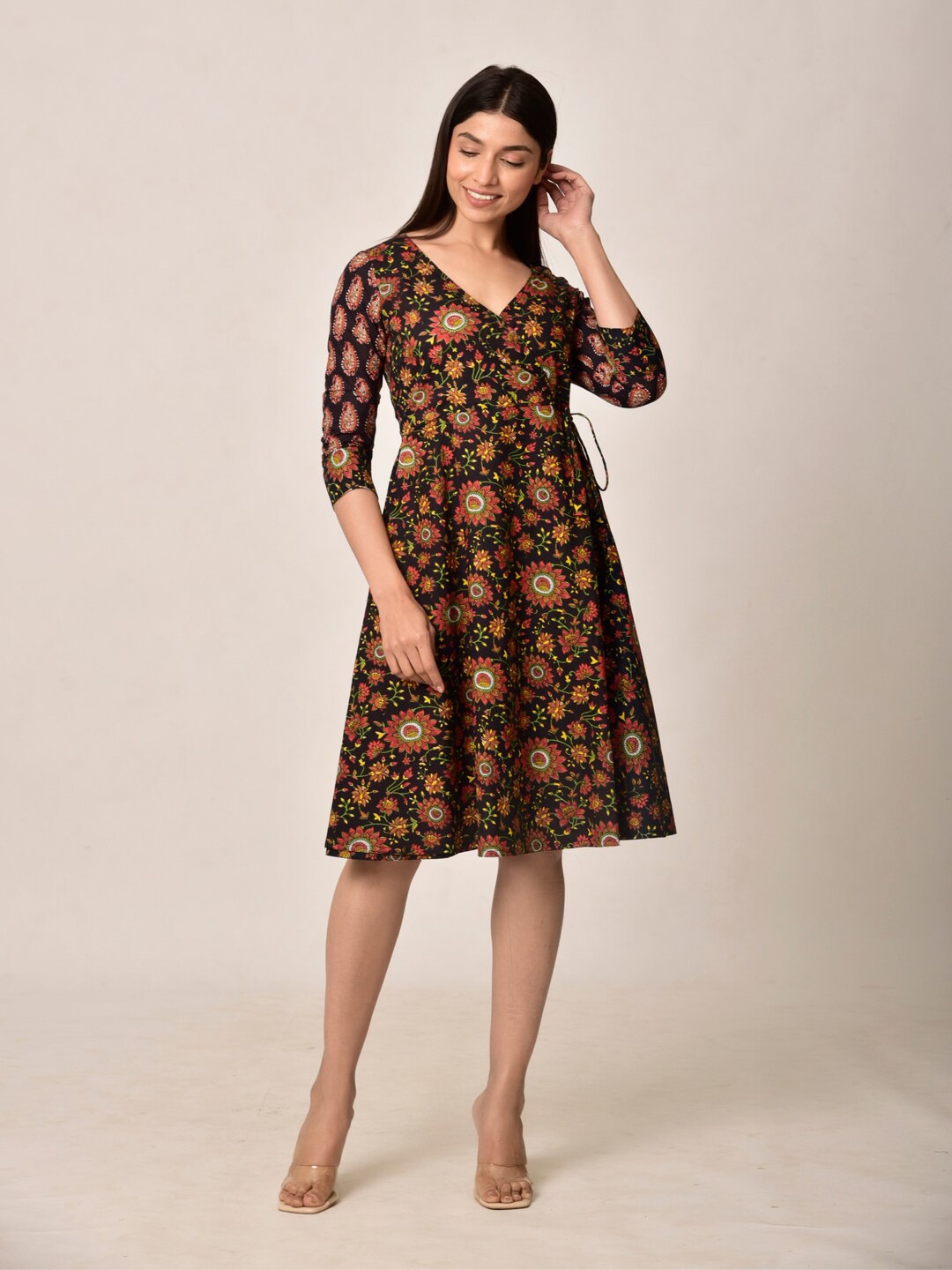 

Ikk Kudi by Seerat Printed V Neck Cotton Dress, Black