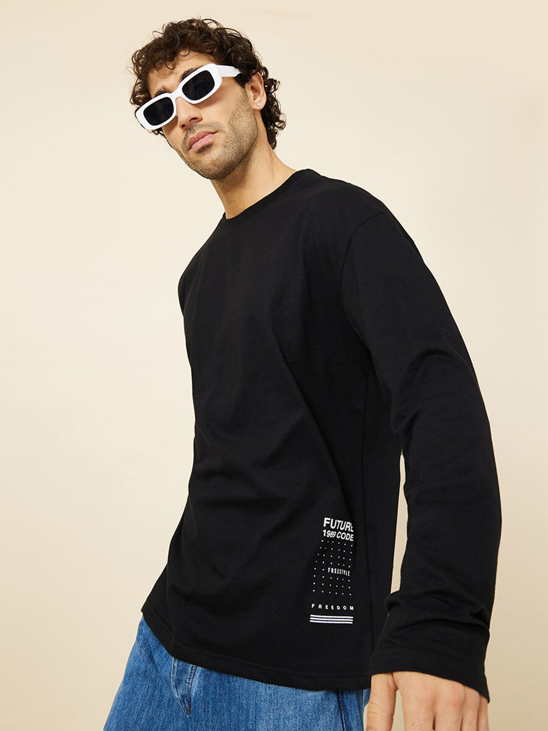 

Styli Minimal Print Oversized T-Shirt With V Neck Rib Tipping, Black