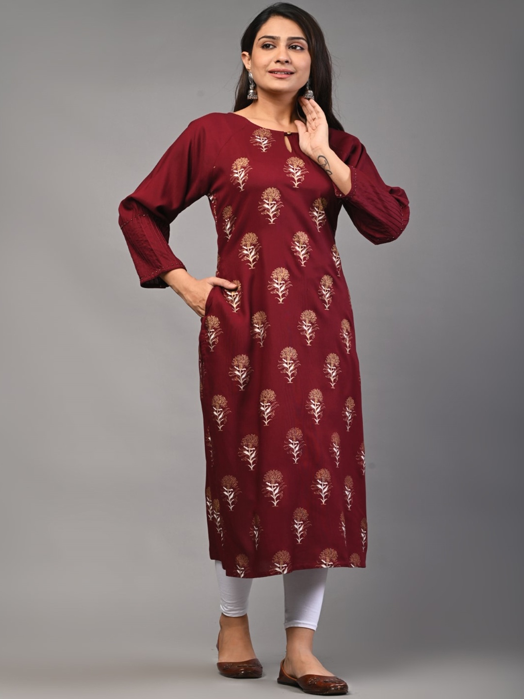 

DIVA WALK Women Floral Printed Keyhole Neck Flared Sleeves Kurta, Maroon