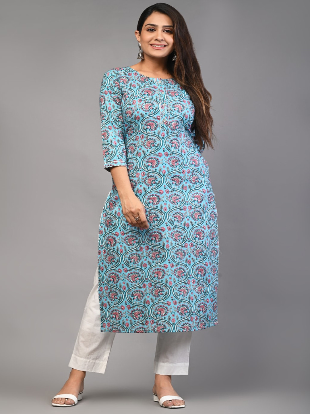 

DIVA WALK Women Floral Printed Gotta Patti Cotton Kurta, Blue