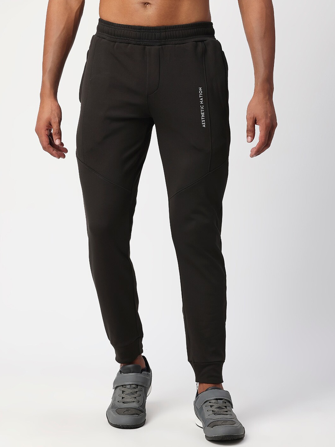 

AESTHETIC NATION Men Training Joggers, Black