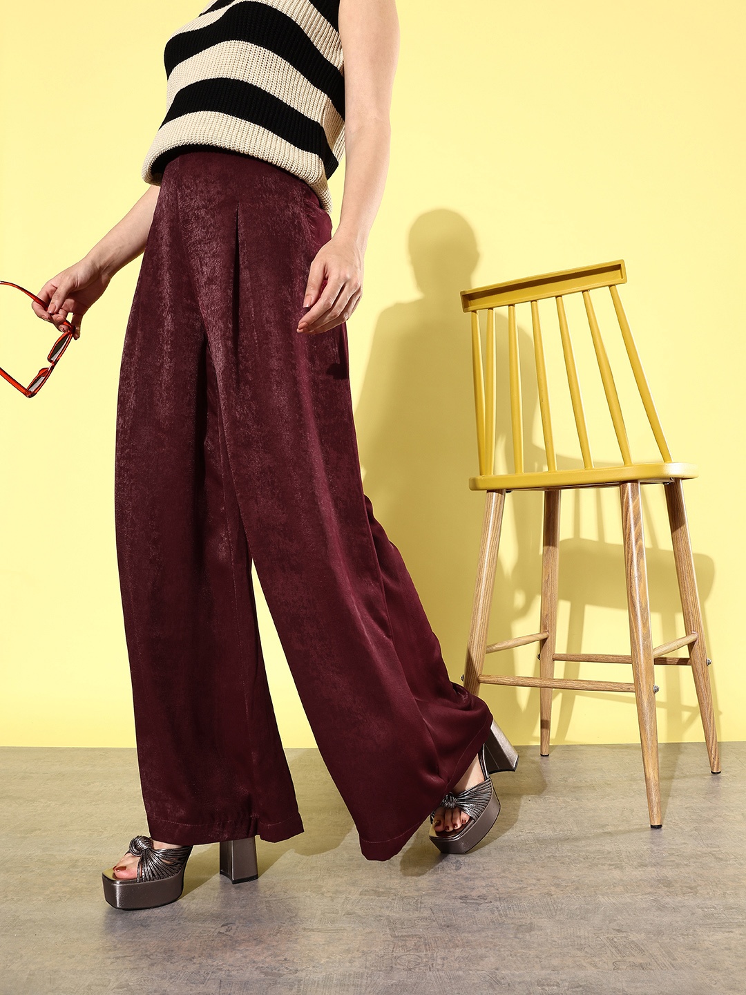 

DressBerry Glam Women Mid-Rise Solid Flared Trousers, Maroon