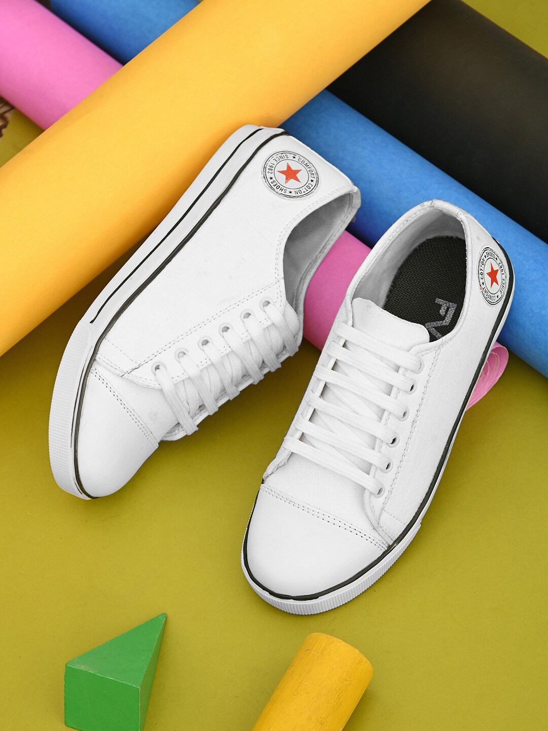 

Fashion Victim Men Lightweight Sneakers, White