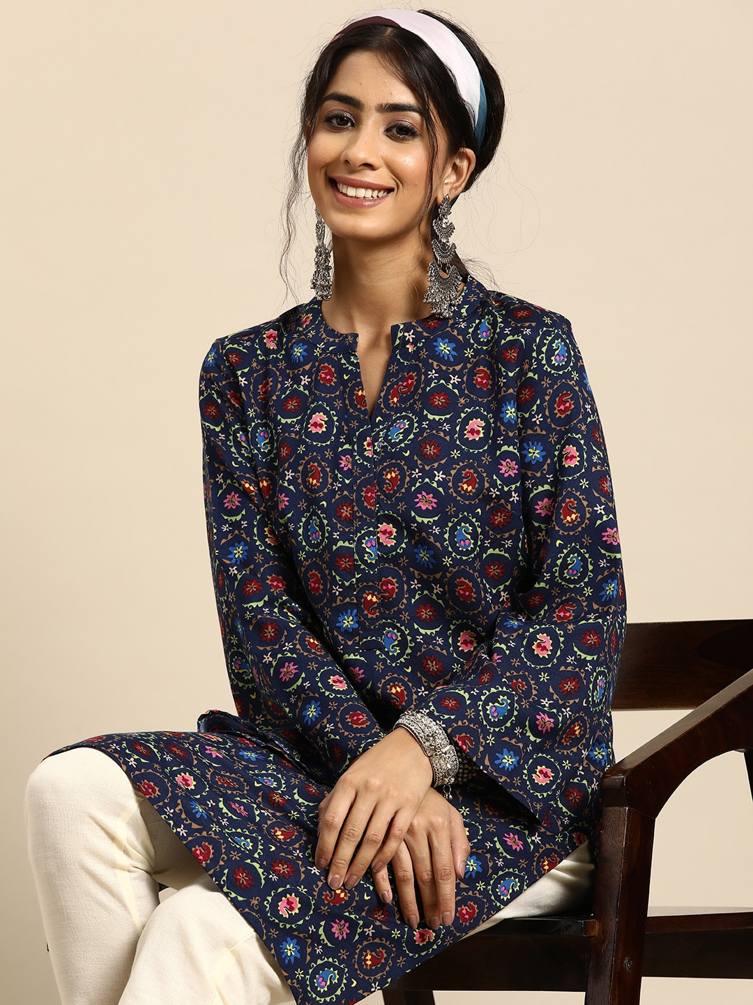 

Sangria Ethnic Motifs Printed Flared Sleeves Kurta, Navy blue