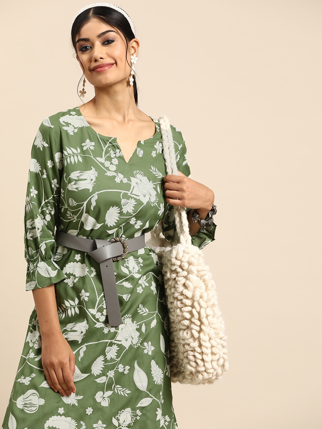 

Sangria Women Floral Printed Kurta, Olive