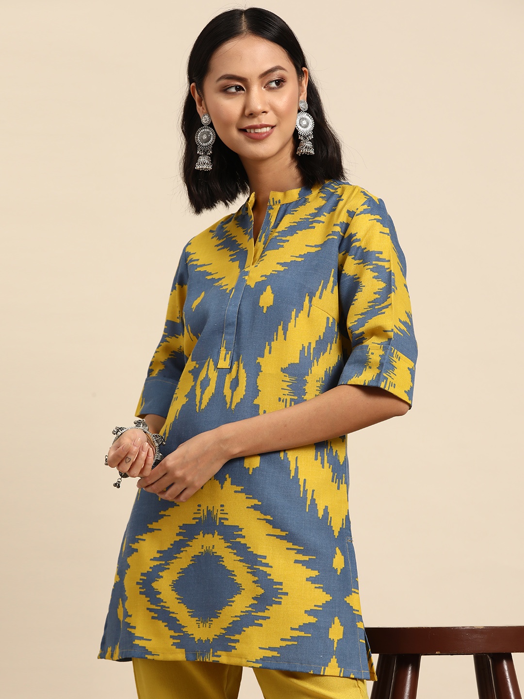 

Sangria Women Printed Kurti with Trousers, Mustard