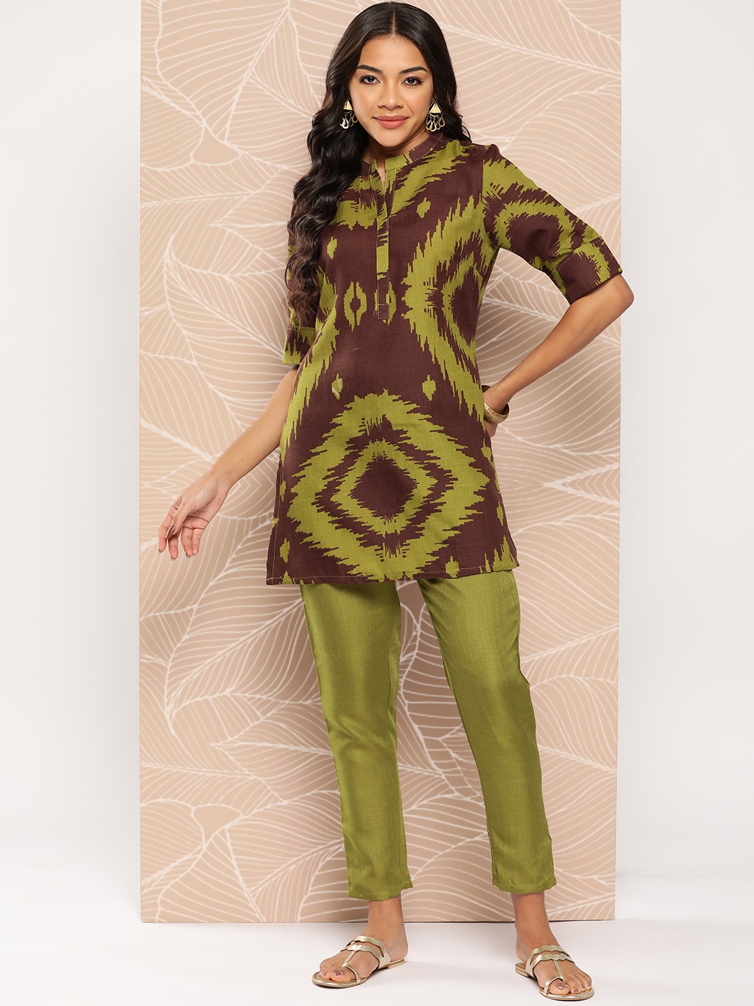

Sangria Printed Kurta with Trousers, Brown
