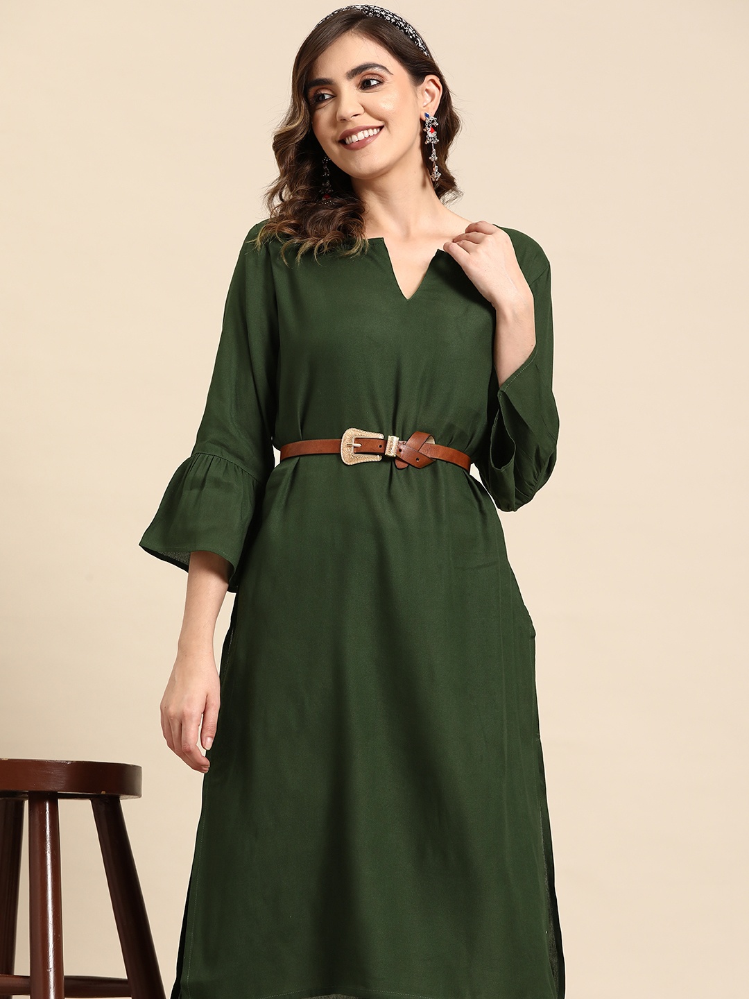 

Sangria Bell Sleeves Solid Straight Kurta With Trousers, Olive